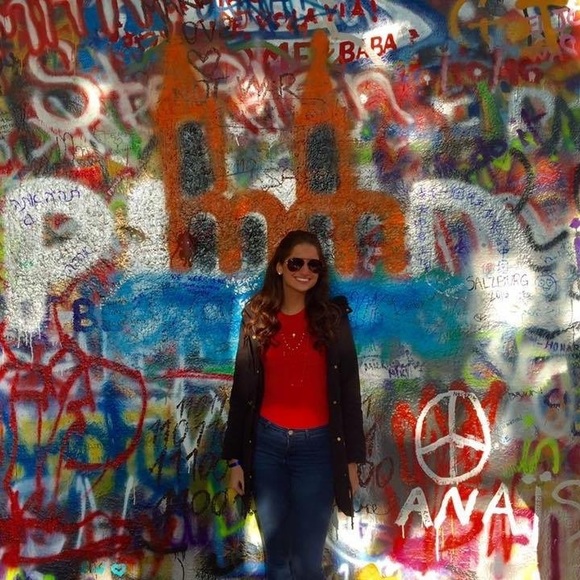 Meet your Posher, Julia - Picture 3 of 7